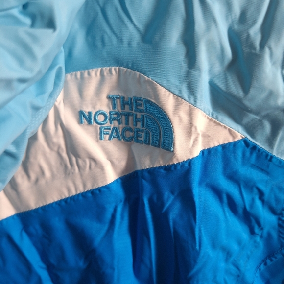 The North Face Kids' Light Blue and White Jacket - Picture 6 of 7